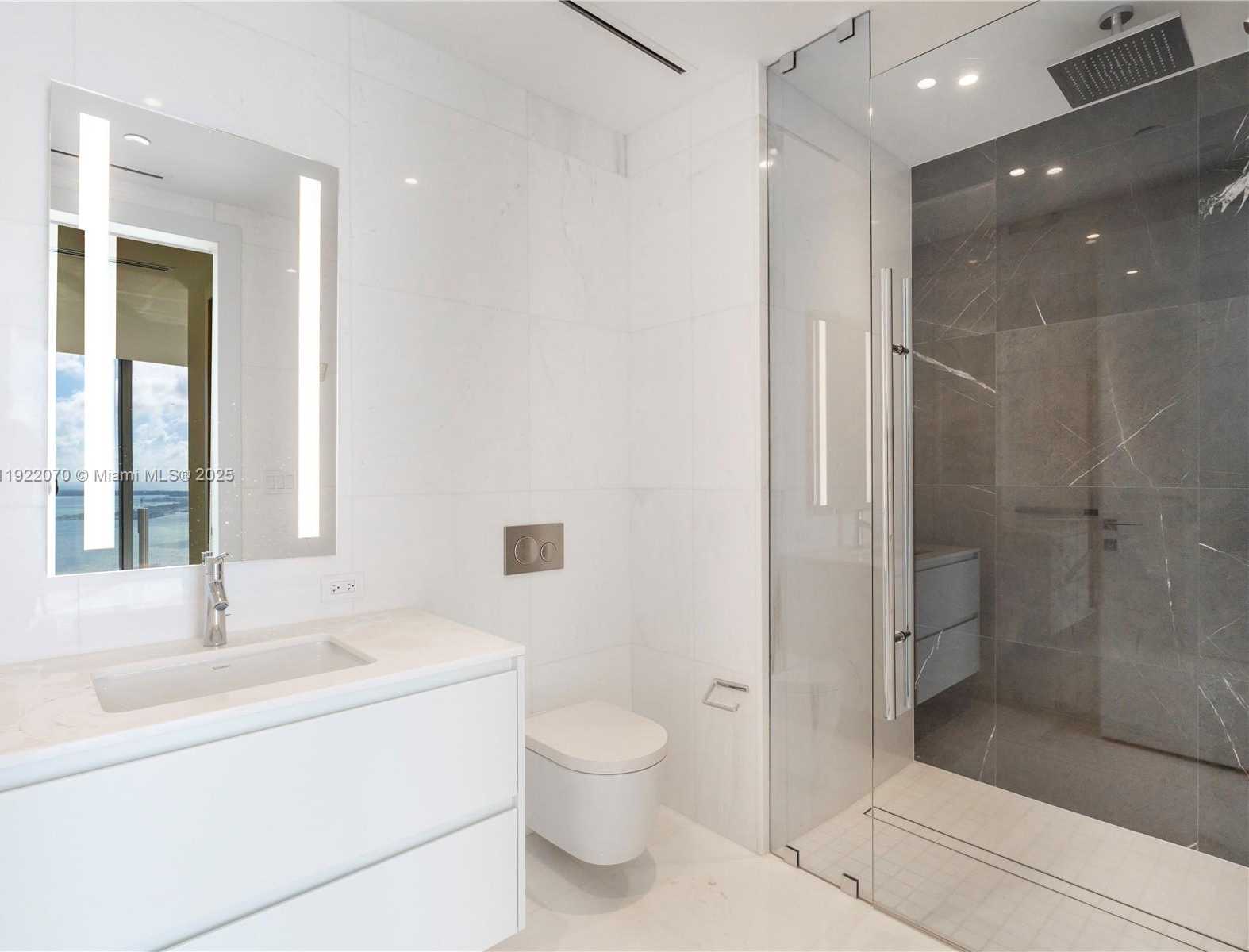 Small Image of 300 BISCAYNE BOULEVARD WAY #4305W, Miami Number 28