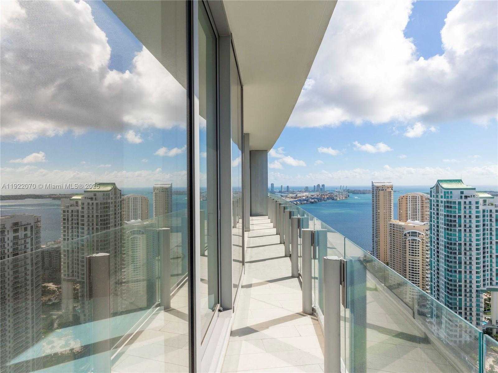 Small Image of 300 BISCAYNE BOULEVARD WAY #4305W, Miami Number 29
