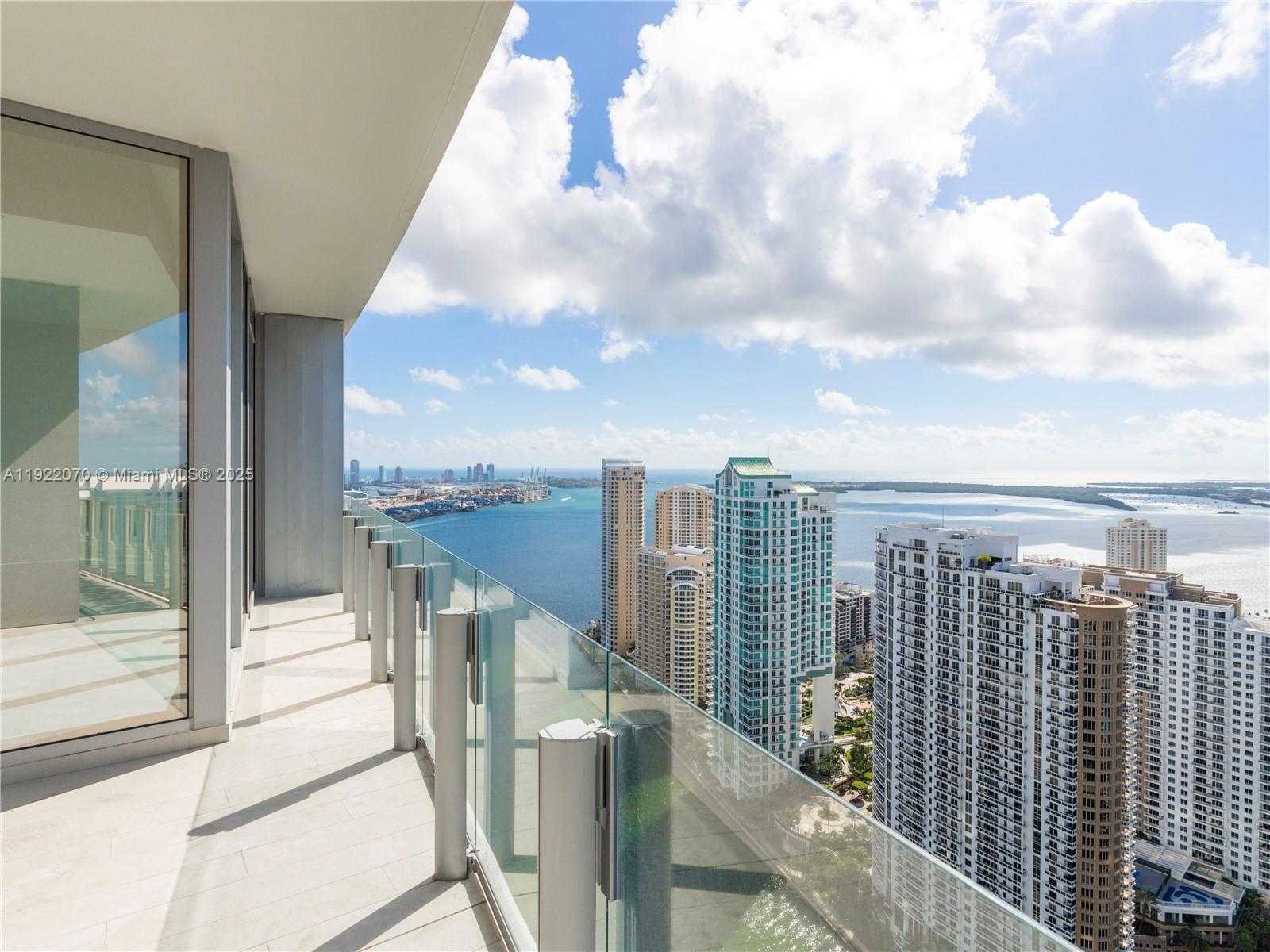 Small Image of 300 BISCAYNE BOULEVARD WAY #4305W, Miami Number 3