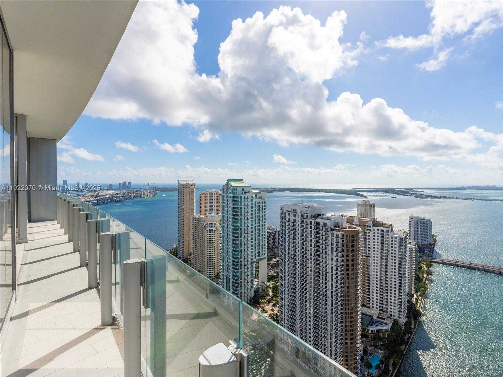 Small Image of 300 BISCAYNE BOULEVARD WAY #4305W, Miami Number 30