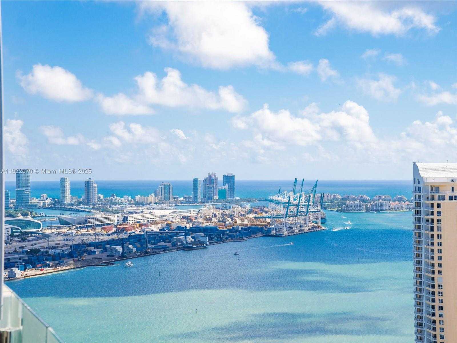 Small Image of 300 BISCAYNE BOULEVARD WAY #4305W, Miami Number 31