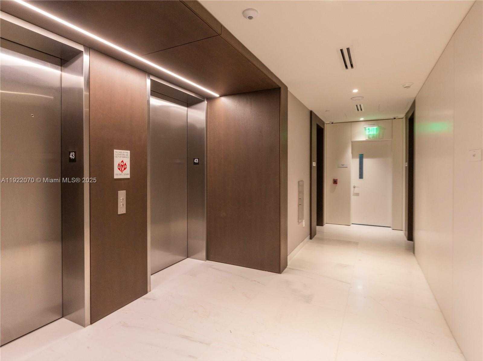 Small Image of 300 BISCAYNE BOULEVARD WAY #4305W, Miami Number 32