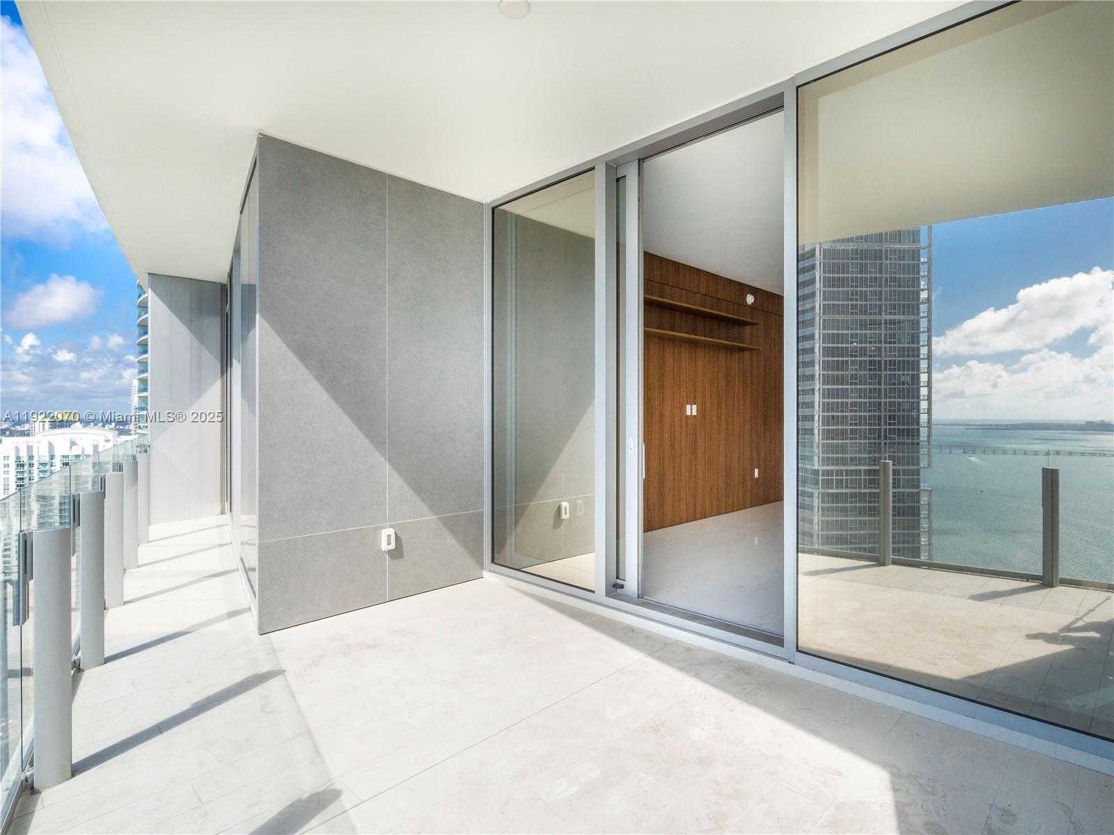 Small Image of 300 BISCAYNE BOULEVARD WAY #4305W, Miami Number 4