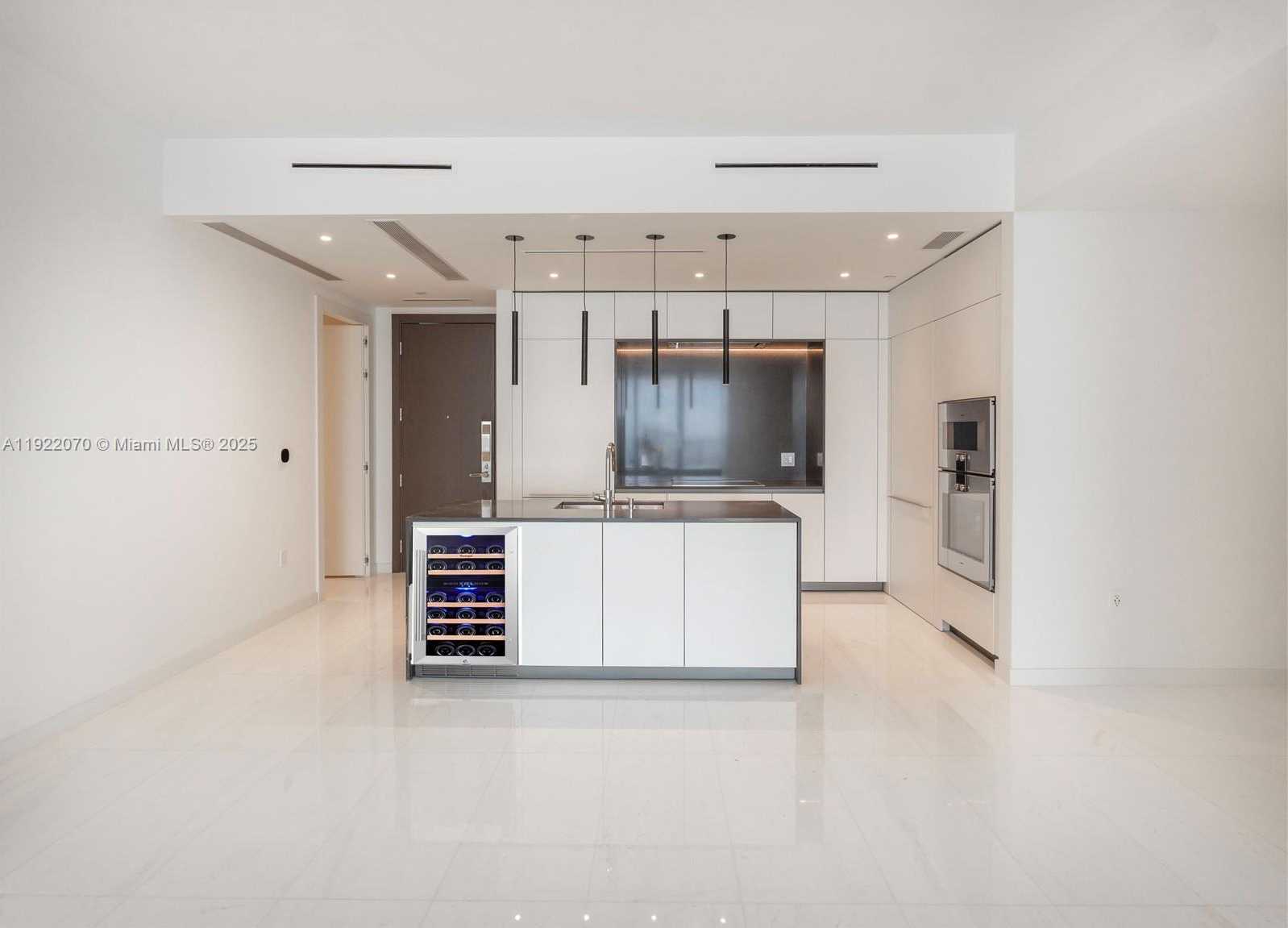 Small Image of 300 BISCAYNE BOULEVARD WAY #4305W, Miami Number 7