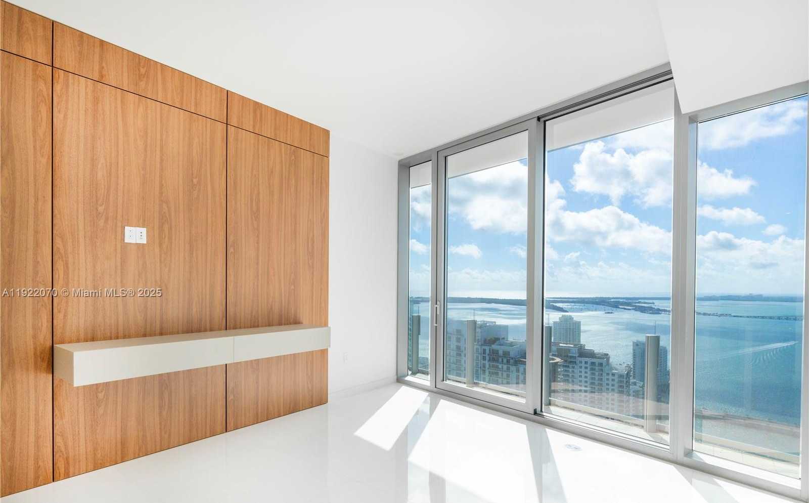 Small Image of 300 BISCAYNE BOULEVARD WAY #4305W, Miami Number 9