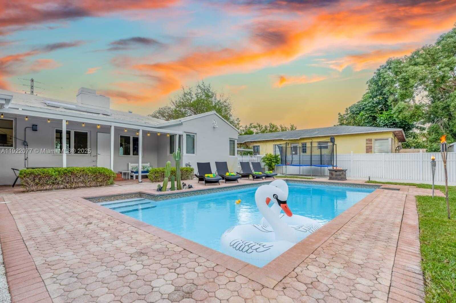 Small Image of 1230 SOUTH WEST 22ND TER, Miami Number 11