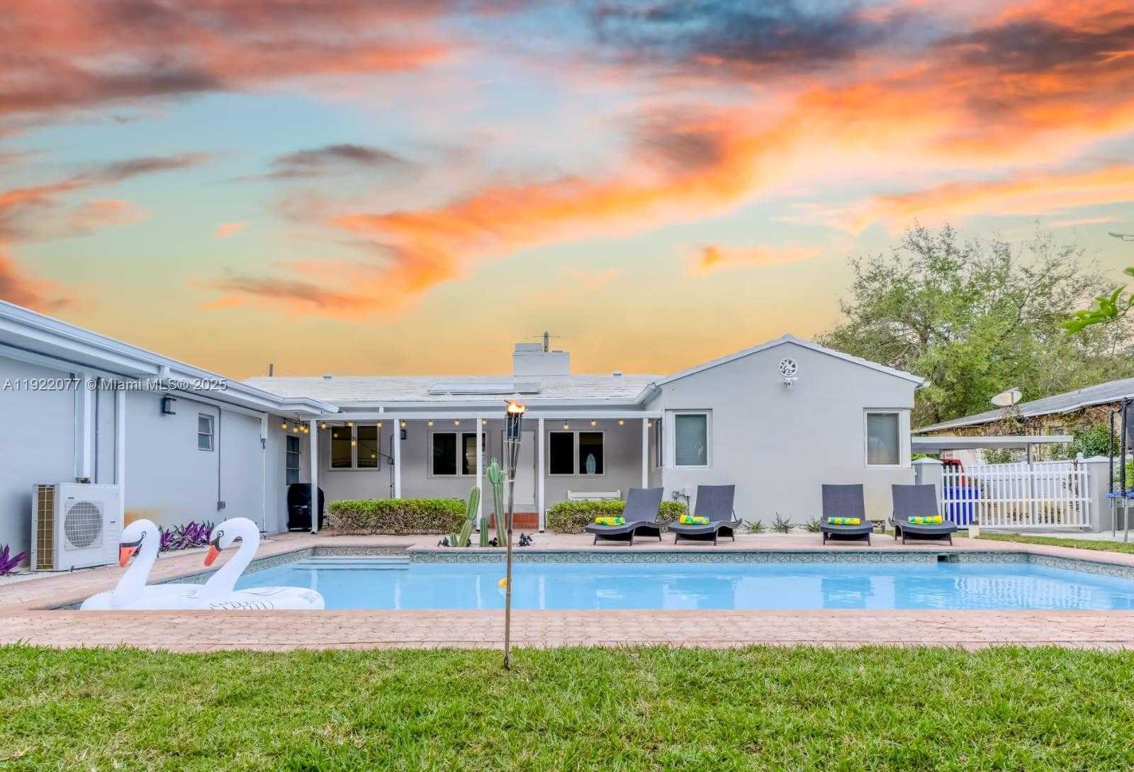 Small Image of 1230 SOUTH WEST 22ND TER, Miami Number 12