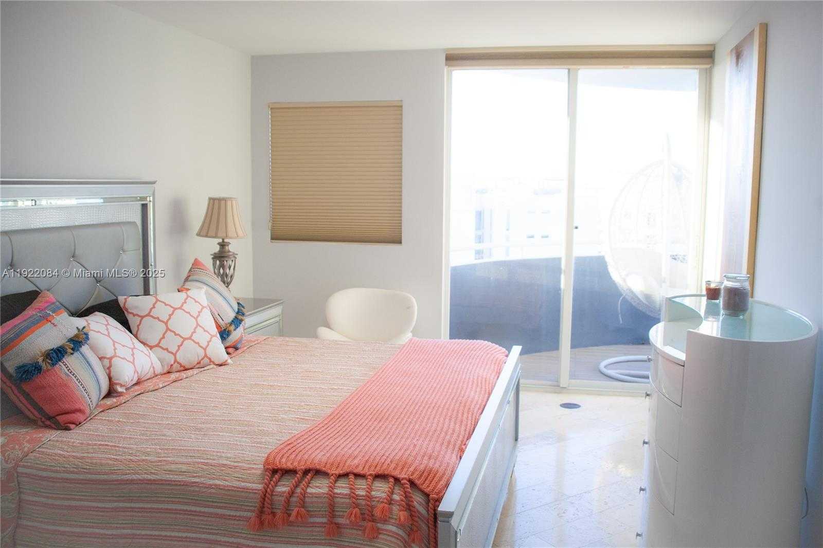Small Image of 6301 COLLINS AVE #807, Miami Beach Number 17