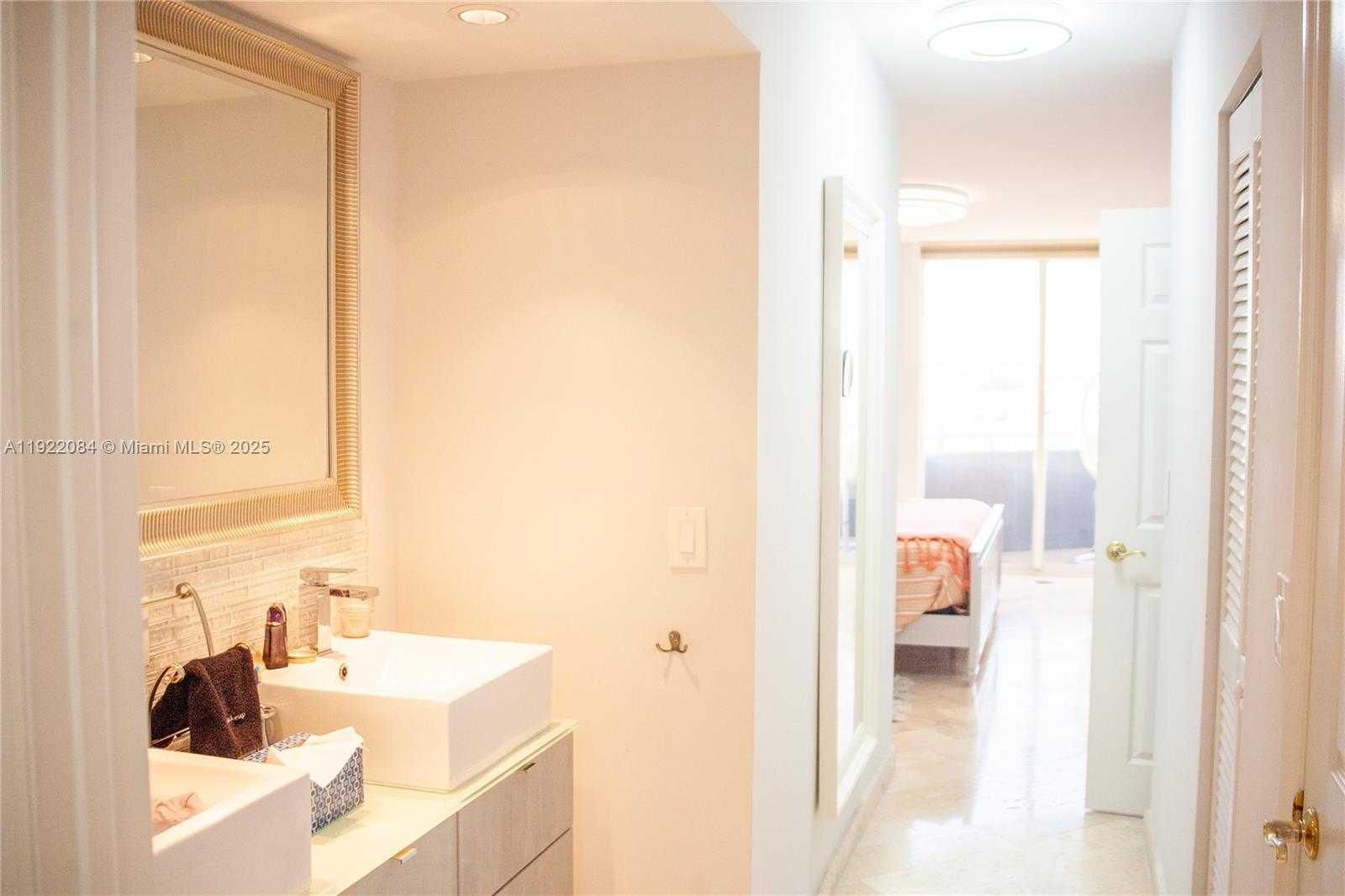 Small Image of 6301 COLLINS AVE #807, Miami Beach Number 20