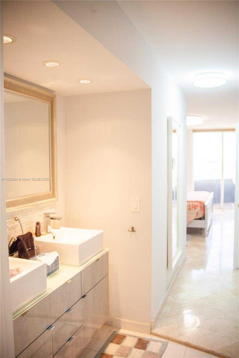Small Image of 6301 COLLINS AVE #807, Miami Beach Number 21