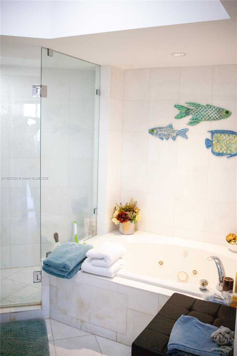 Small Image of 6301 COLLINS AVE #807, Miami Beach Number 22