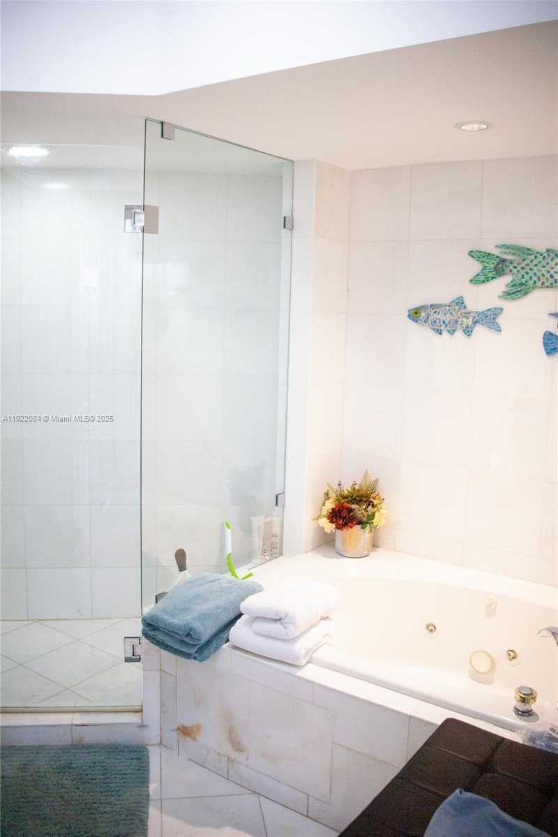 Small Image of 6301 COLLINS AVE #807, Miami Beach Number 23