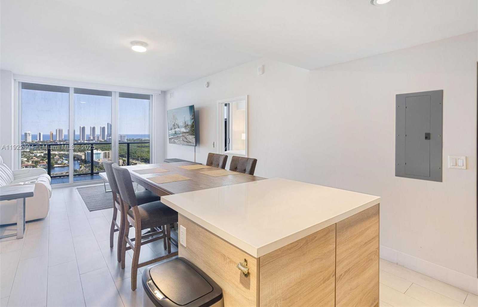 Small Image of 16385 BISCAYNE BLVD #3016, North Miami Beach Number 1