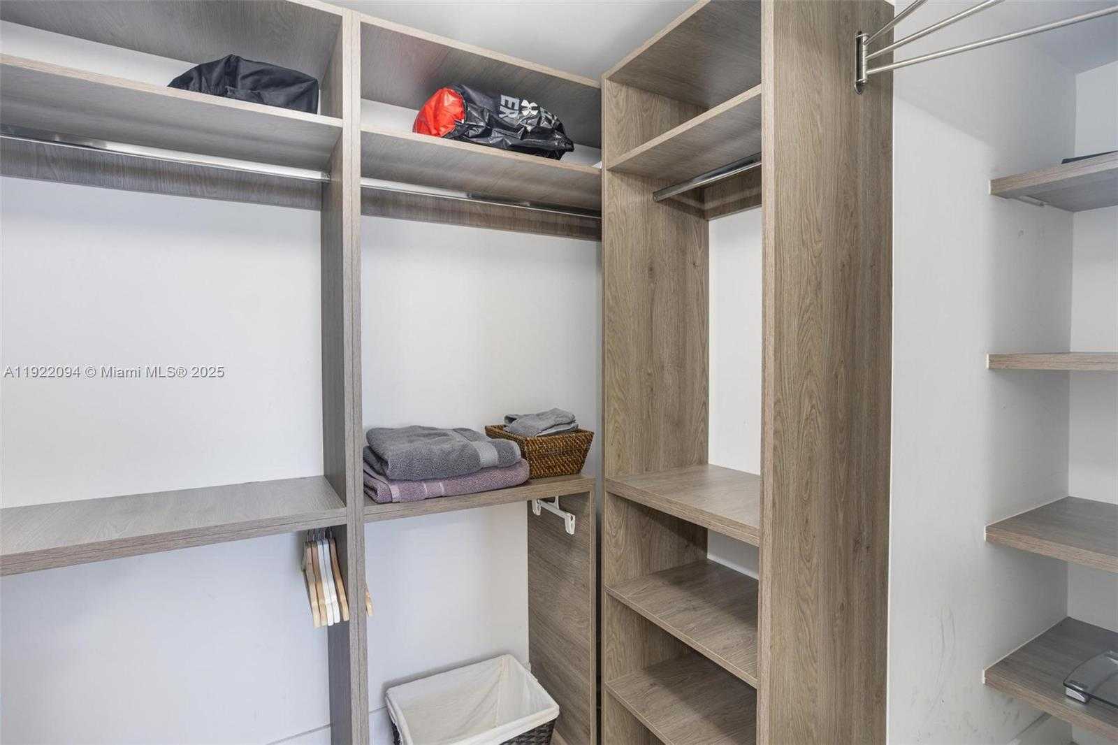 Small Image of 16385 BISCAYNE BLVD #3016, North Miami Beach Number 22