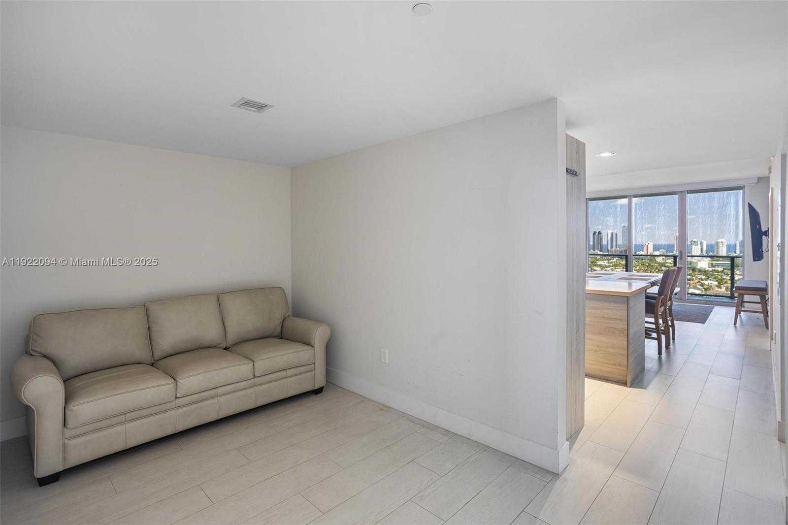 Small Image of 16385 BISCAYNE BLVD #3016, North Miami Beach Number 24