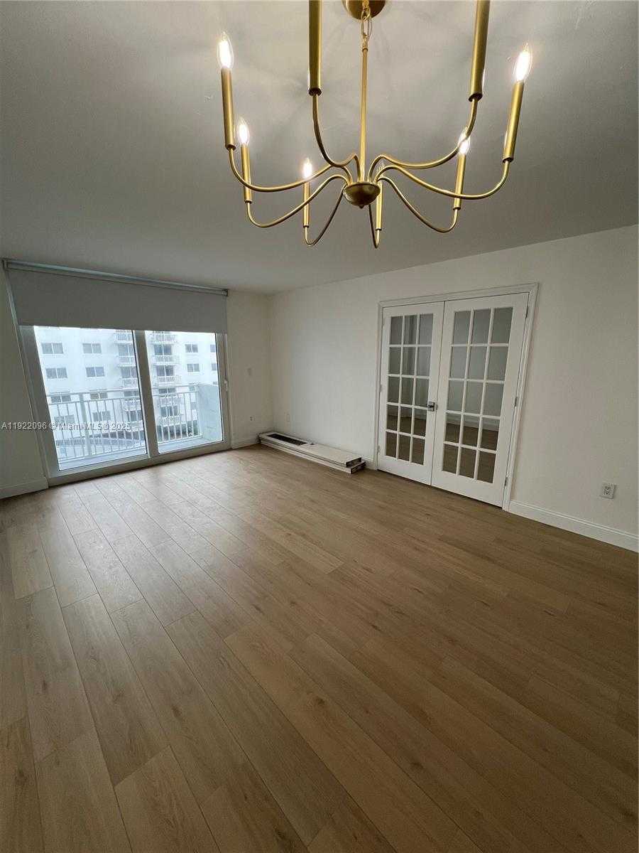 Small Image of 345 OCEAN DR #523, Miami Beach Number 11