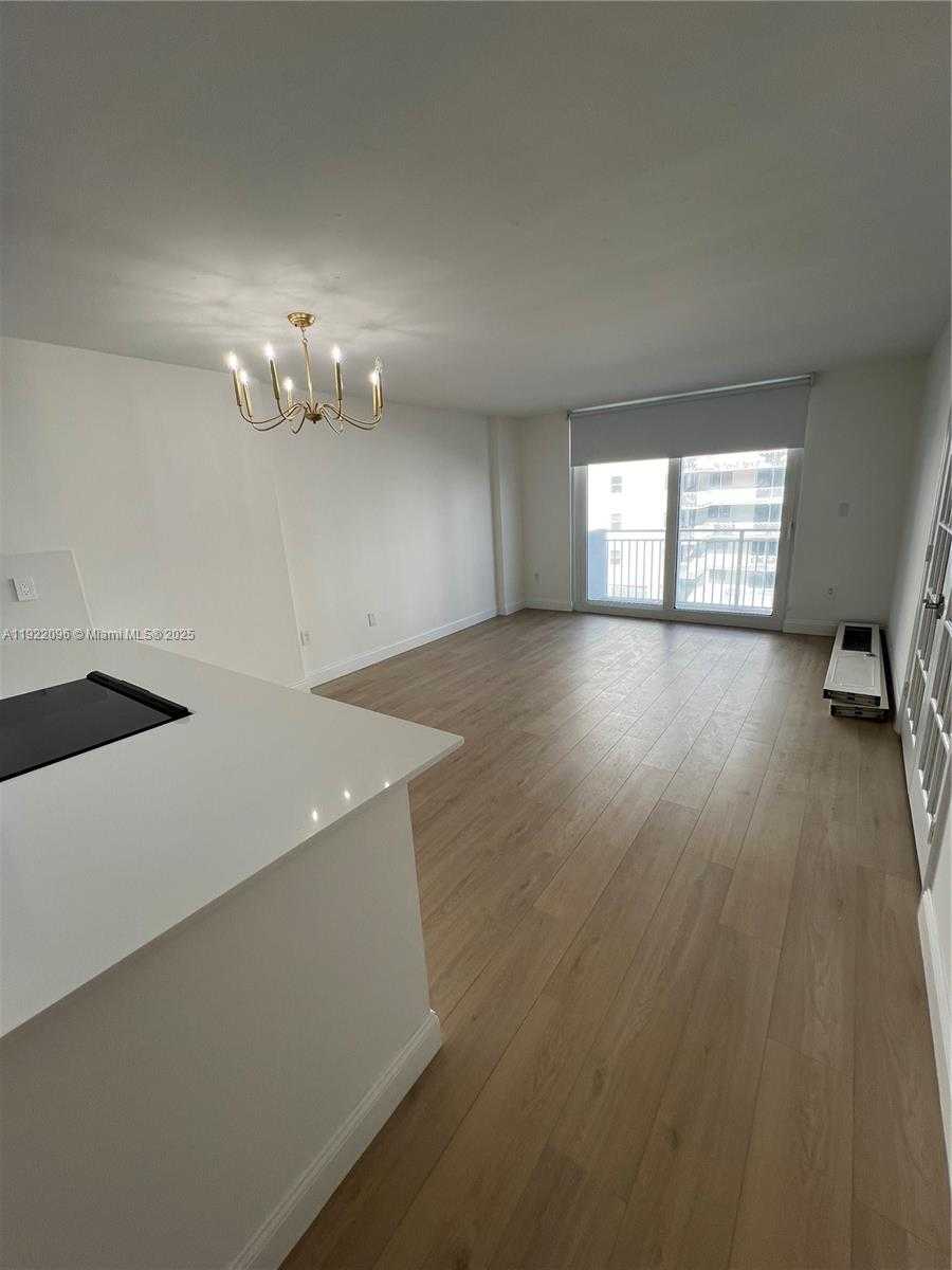 Small Image of 345 OCEAN DR #523, Miami Beach Number 12