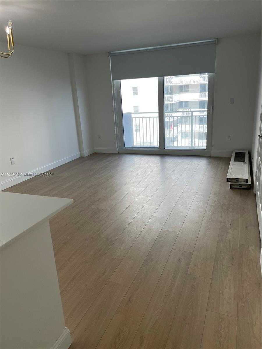 Small Image of 345 OCEAN DR #523, Miami Beach Number 13