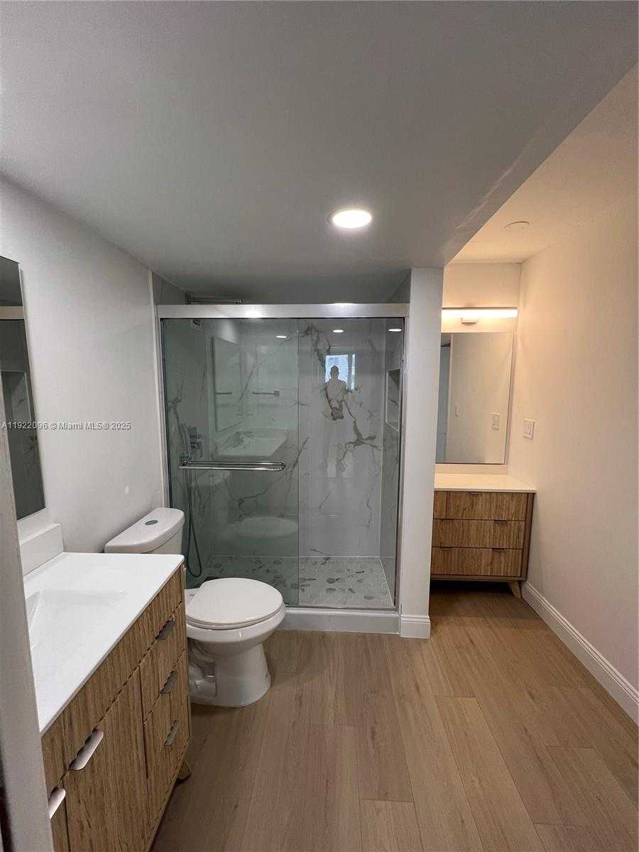 Small Image of 345 OCEAN DR #523, Miami Beach Number 18