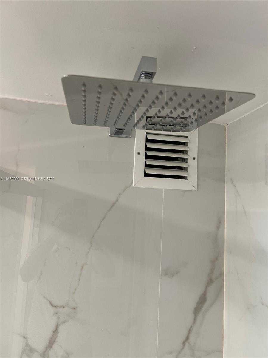 Small Image of 345 OCEAN DR #523, Miami Beach Number 21