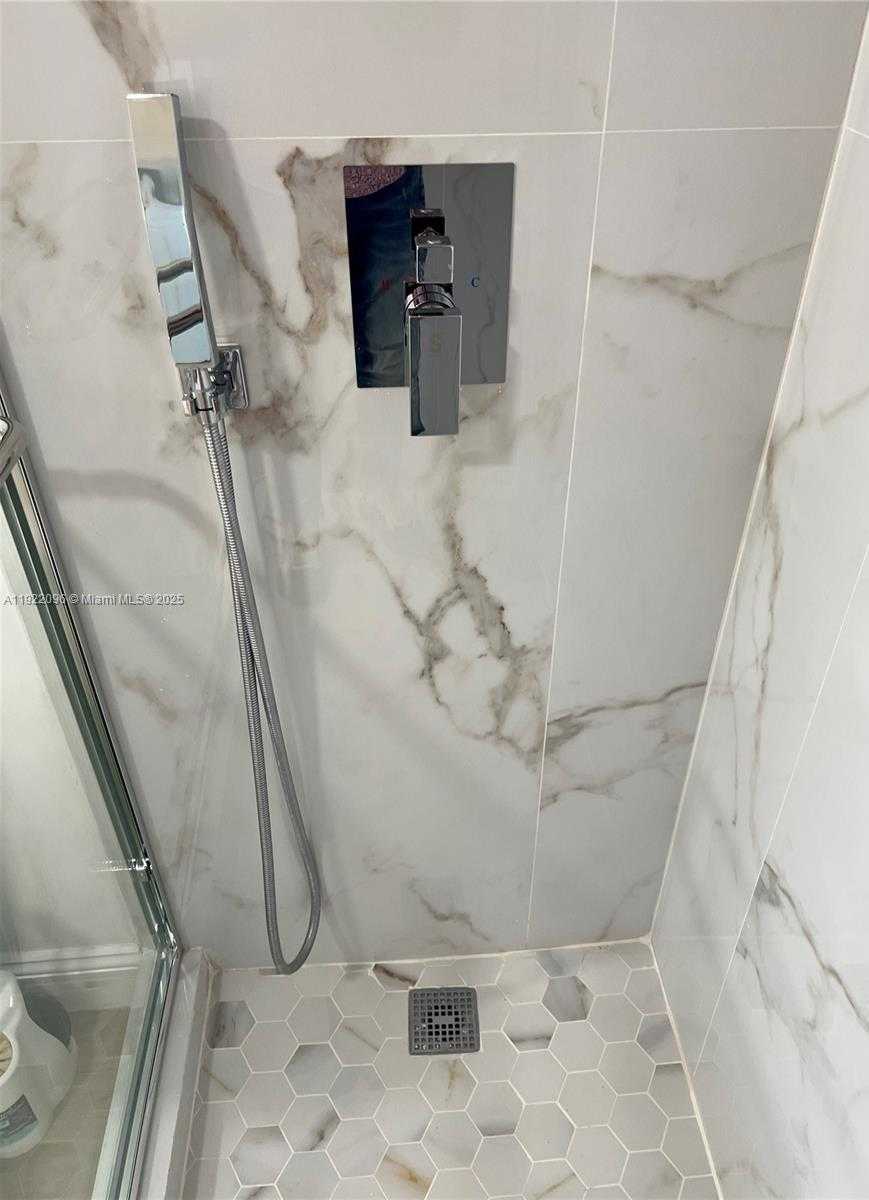 Small Image of 345 OCEAN DR #523, Miami Beach Number 22