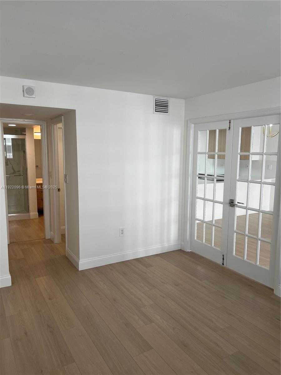 Small Image of 345 OCEAN DR #523, Miami Beach Number 23