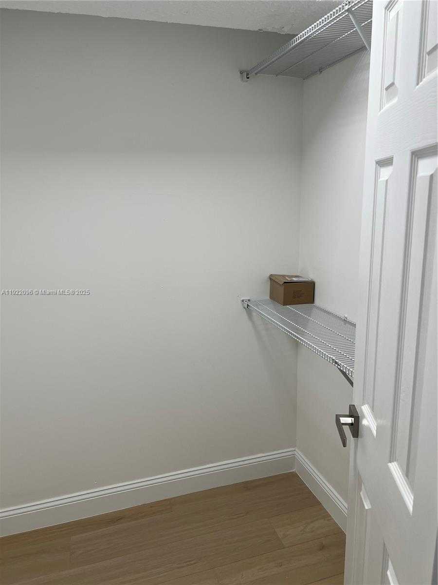 Small Image of 345 OCEAN DR #523, Miami Beach Number 24