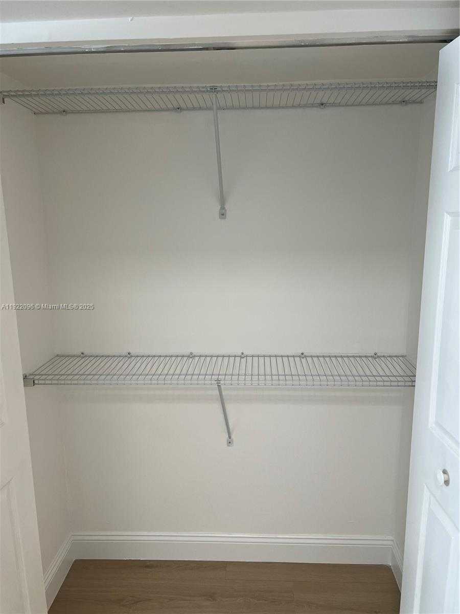 Small Image of 345 OCEAN DR #523, Miami Beach Number 26