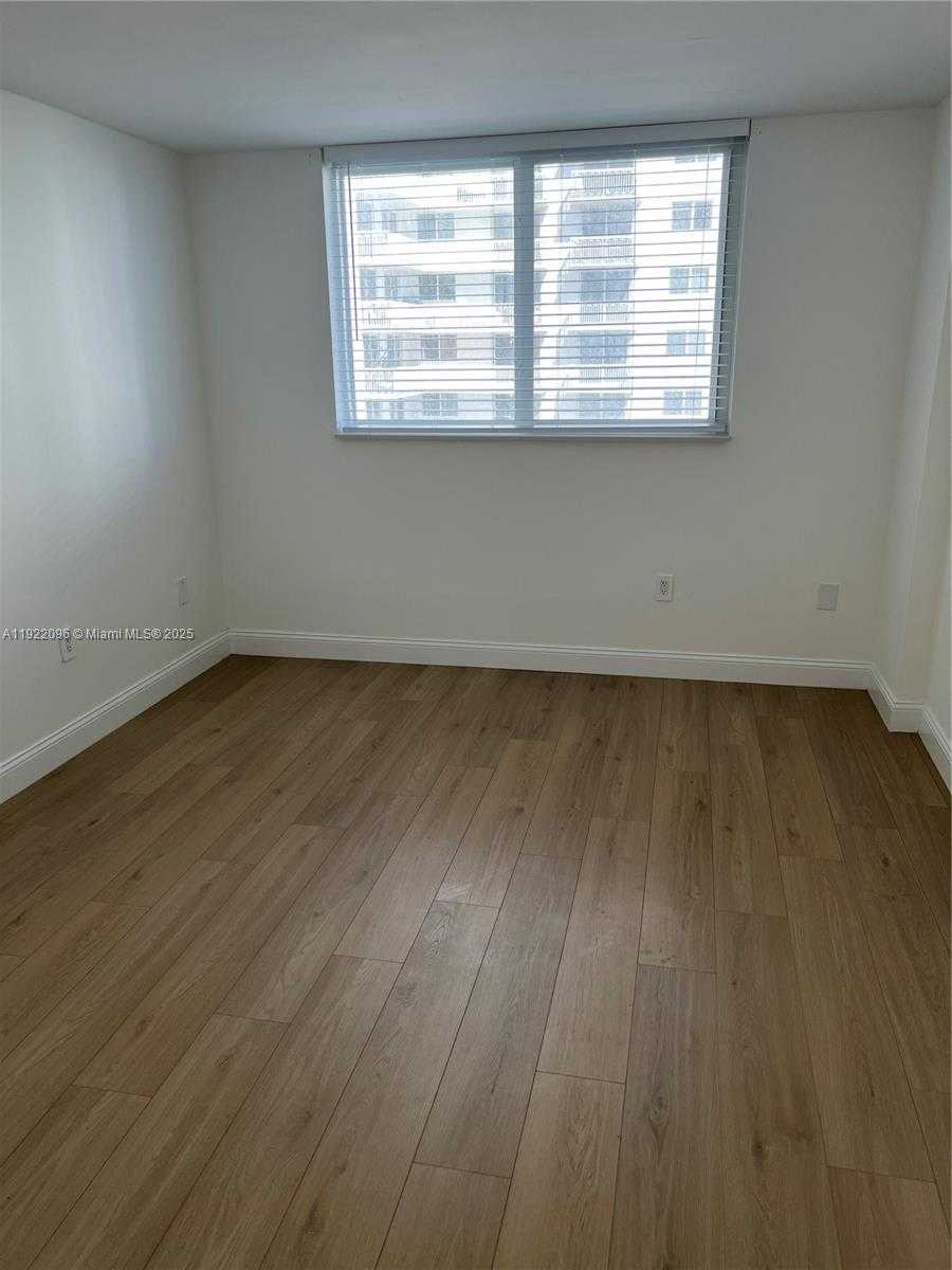 Small Image of 345 OCEAN DR #523, Miami Beach Number 27