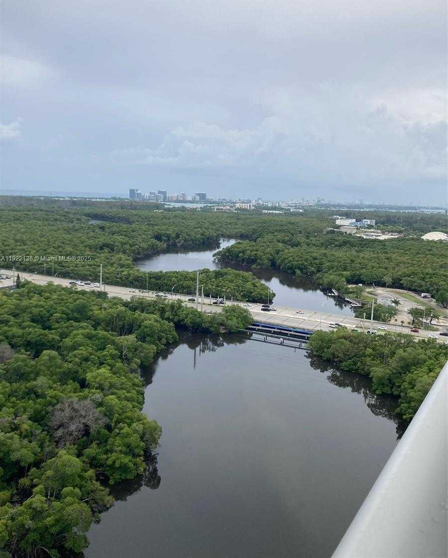 Small Image of 16385 BISCAYNE BLVD #2418, North Miami Beach Number 3