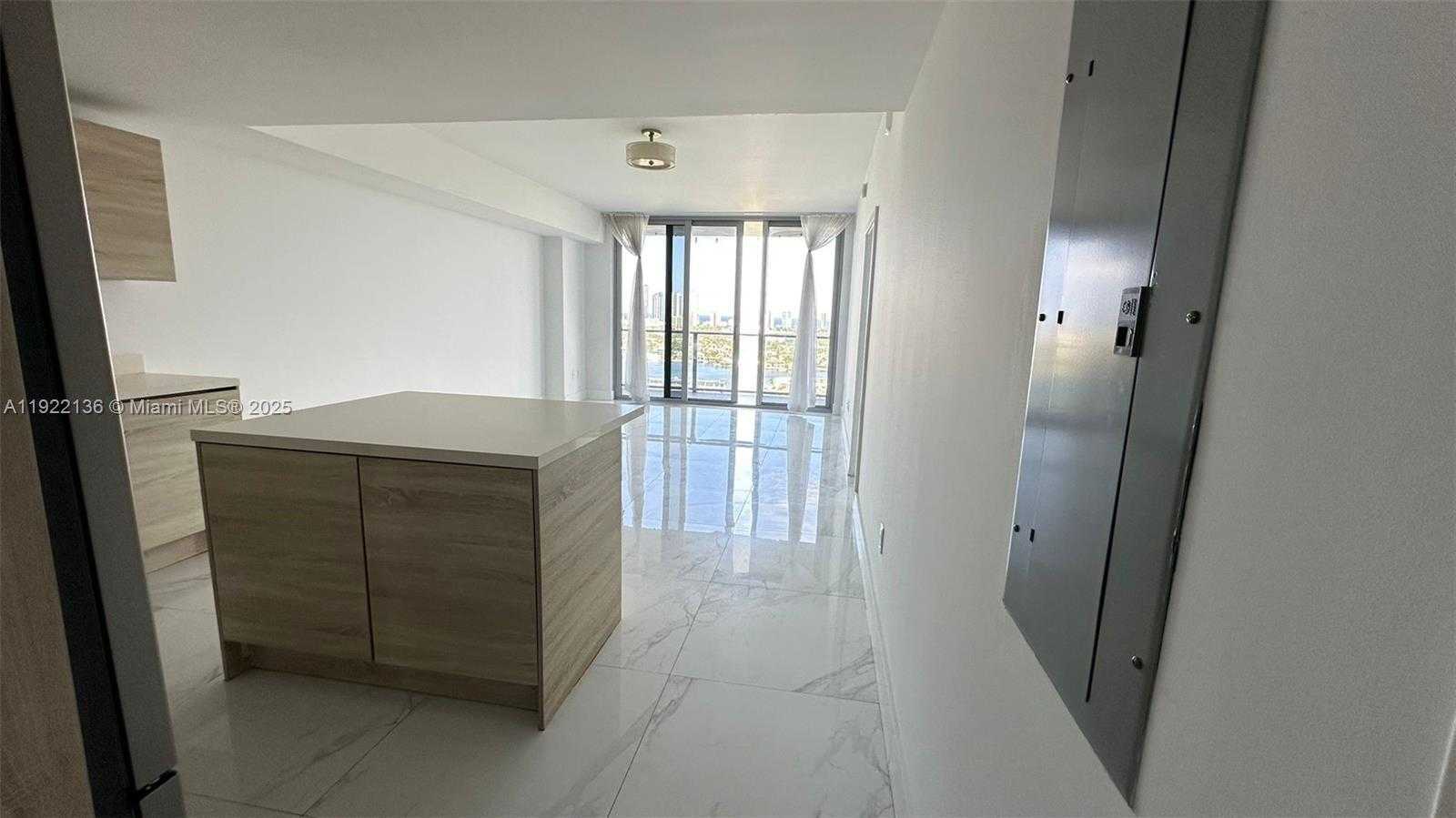 Small Image of 16385 BISCAYNE BLVD #2418, North Miami Beach Number 6