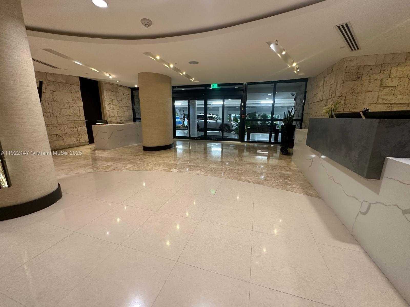 Small Image of 2555 COLLINS AVE #2411, Miami Beach Number 16