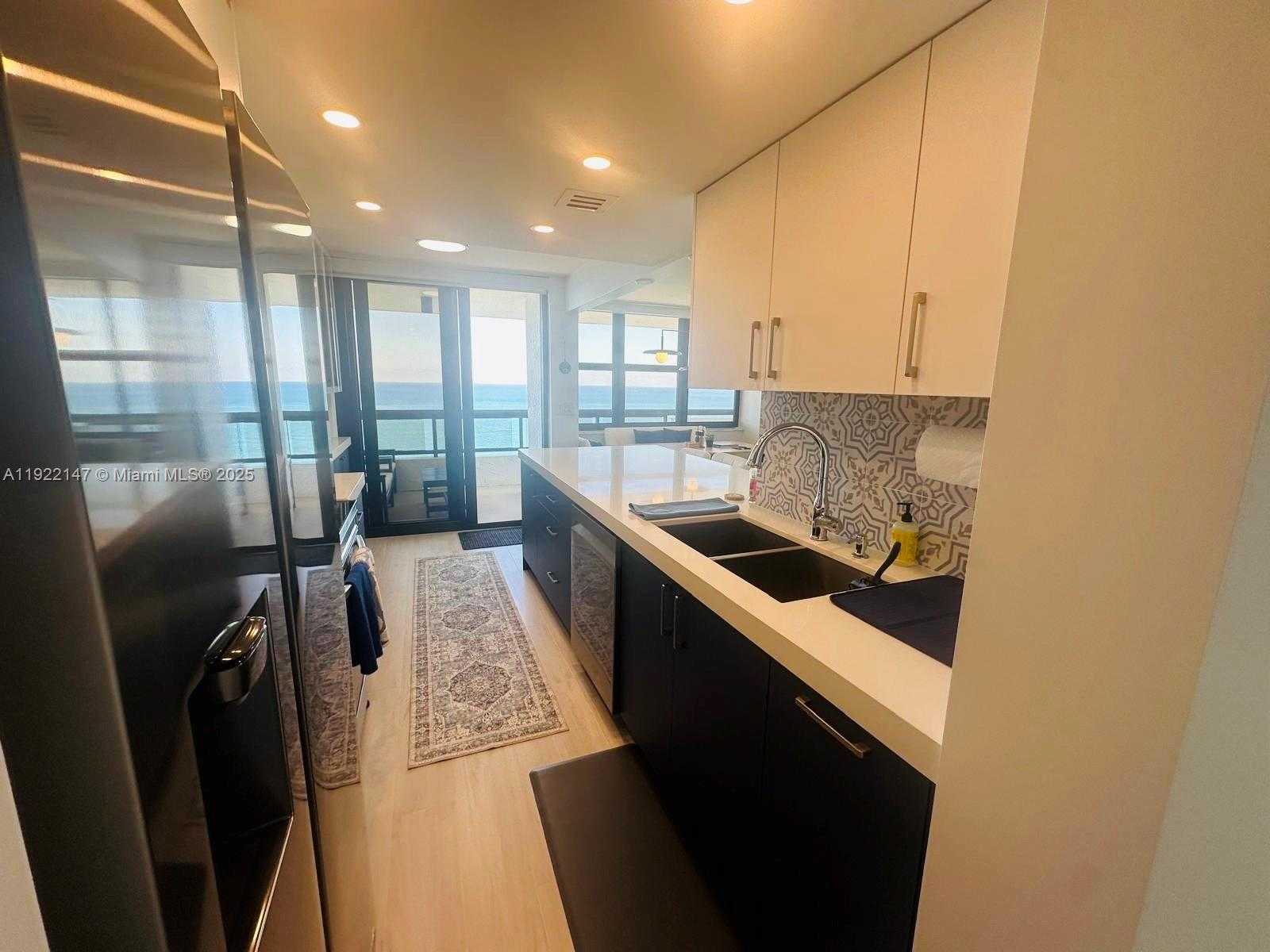 Small Image of 2555 COLLINS AVE #2411, Miami Beach Number 2