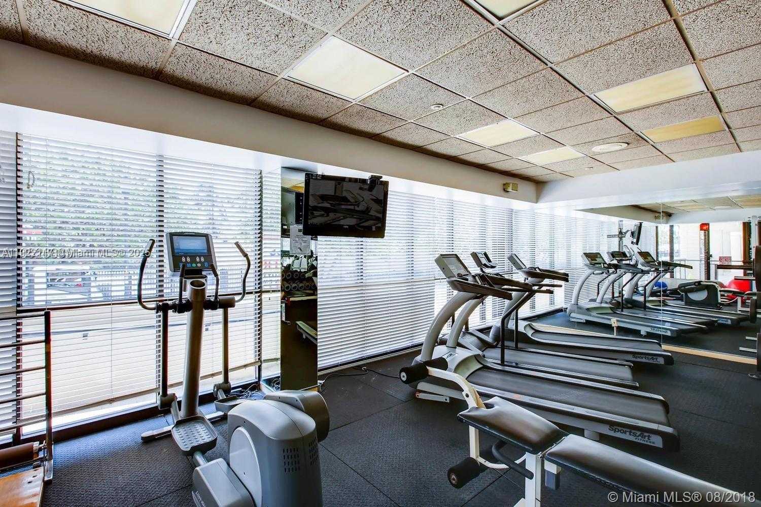 Small Image of 2555 COLLINS AVE #2411, Miami Beach Number 22