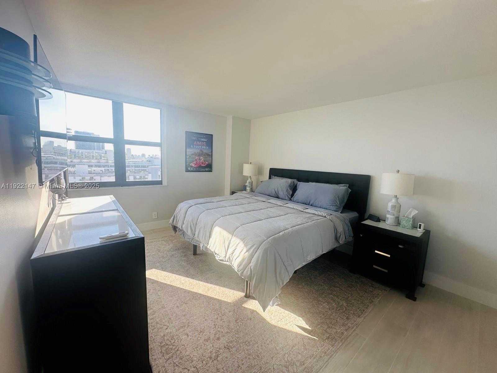 Small Image of 2555 COLLINS AVE #2411, Miami Beach Number 6