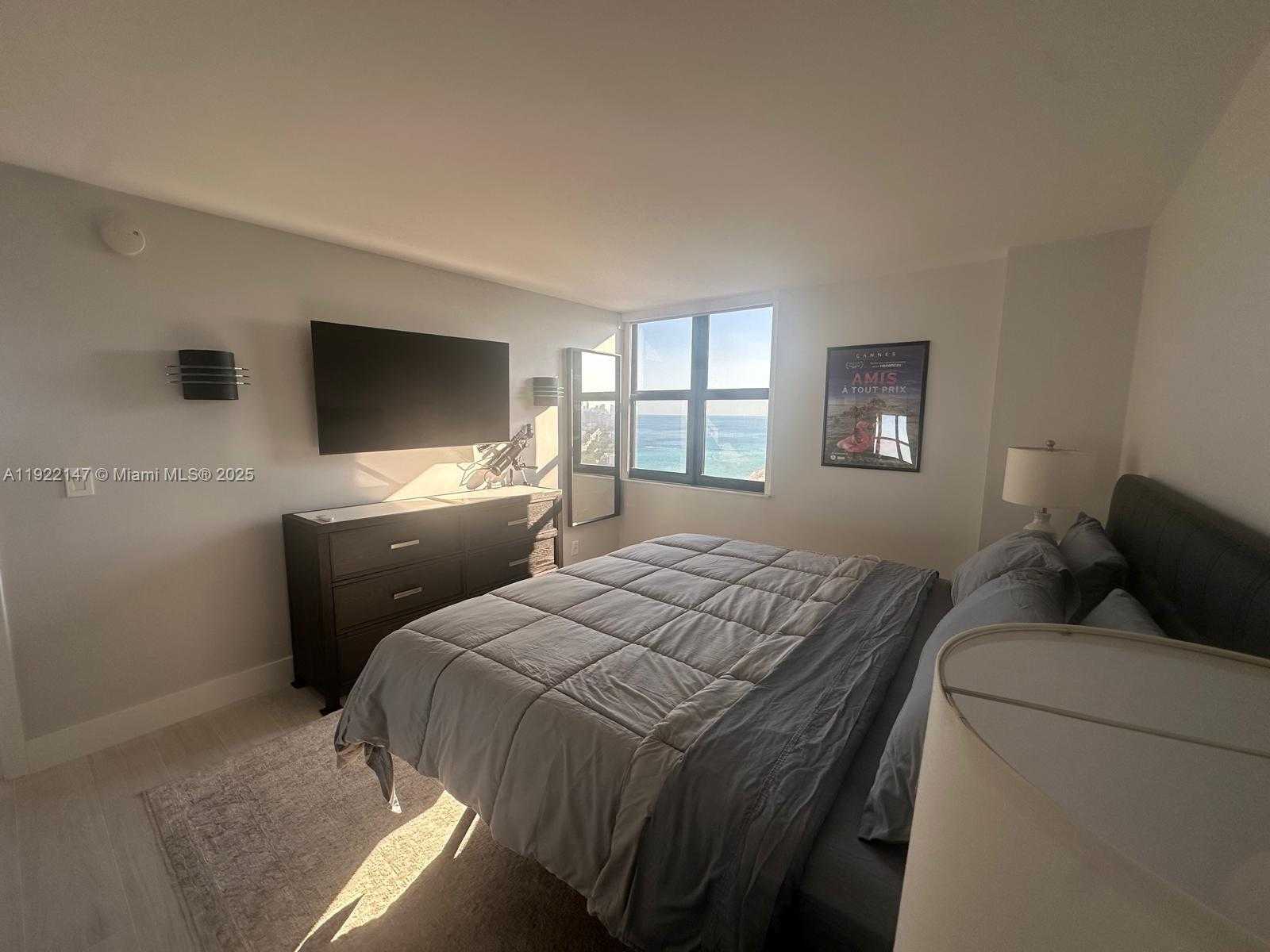 Small Image of 2555 COLLINS AVE #2411, Miami Beach Number 7