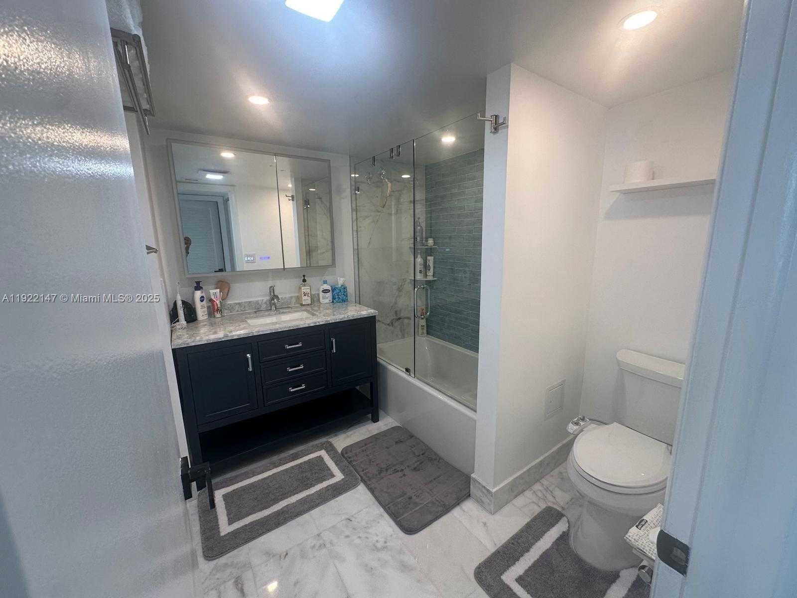 Small Image of 2555 COLLINS AVE #2411, Miami Beach Number 8