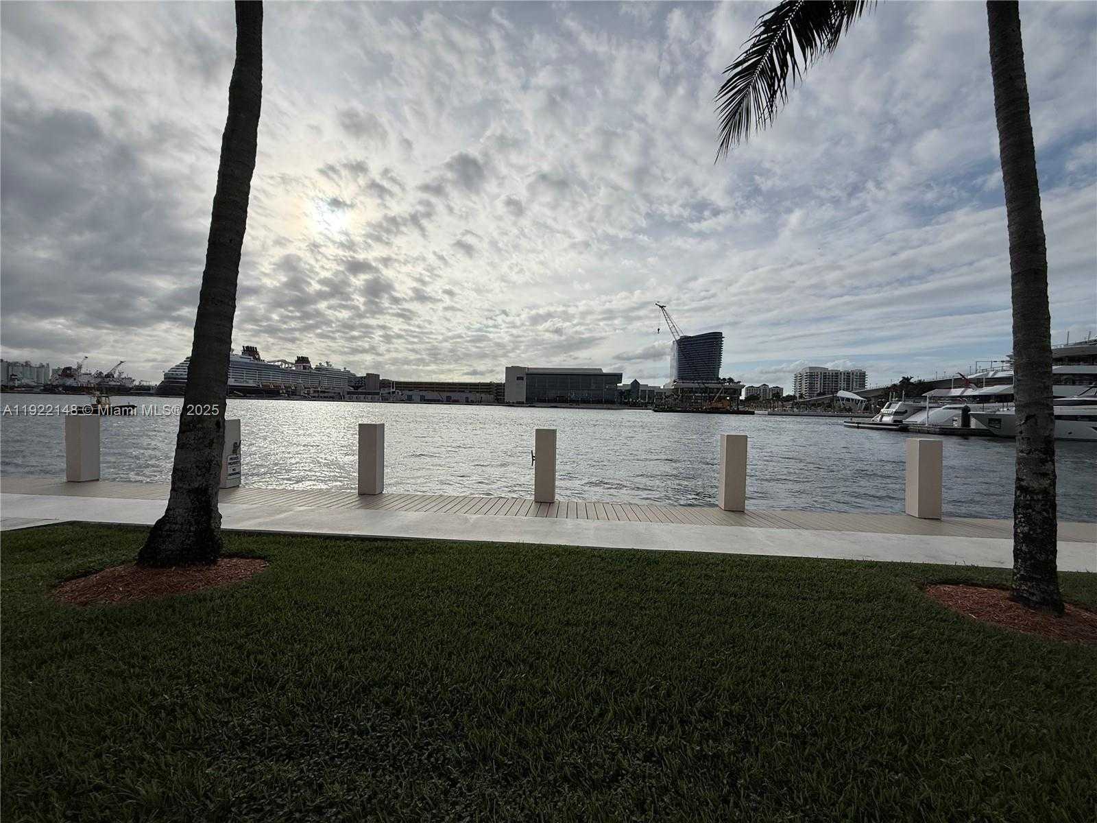 Small Image of 1775 HARBOURVIEW DR #5, Fort Lauderdale Number 3