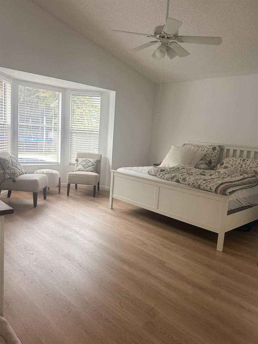 Small Image of 15790 BENT CREEK RD #NA, Wellington Number 5