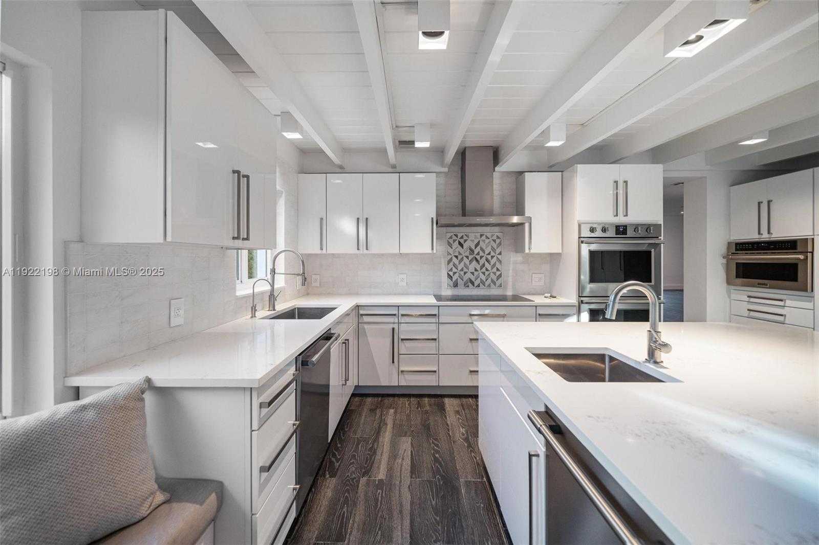 Small Image of 10618 NORTH EAST 11TH CT, Miami Shores Number 15