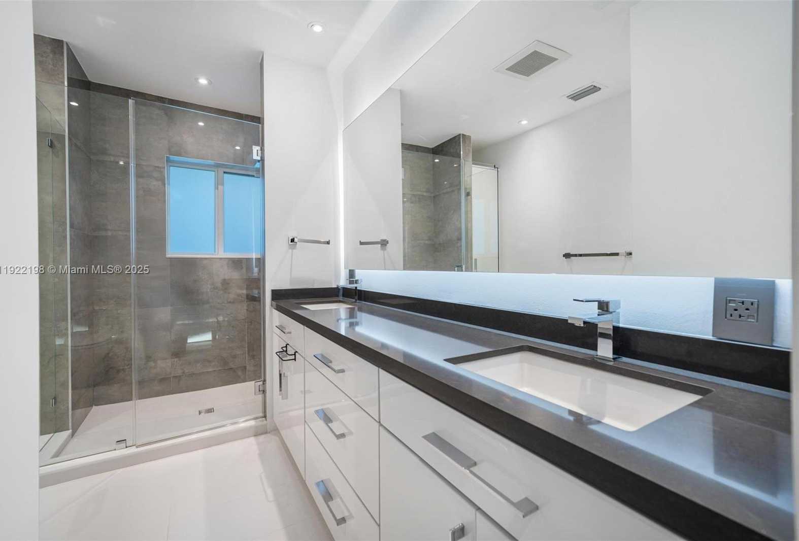 Small Image of 10618 NORTH EAST 11TH CT, Miami Shores Number 26