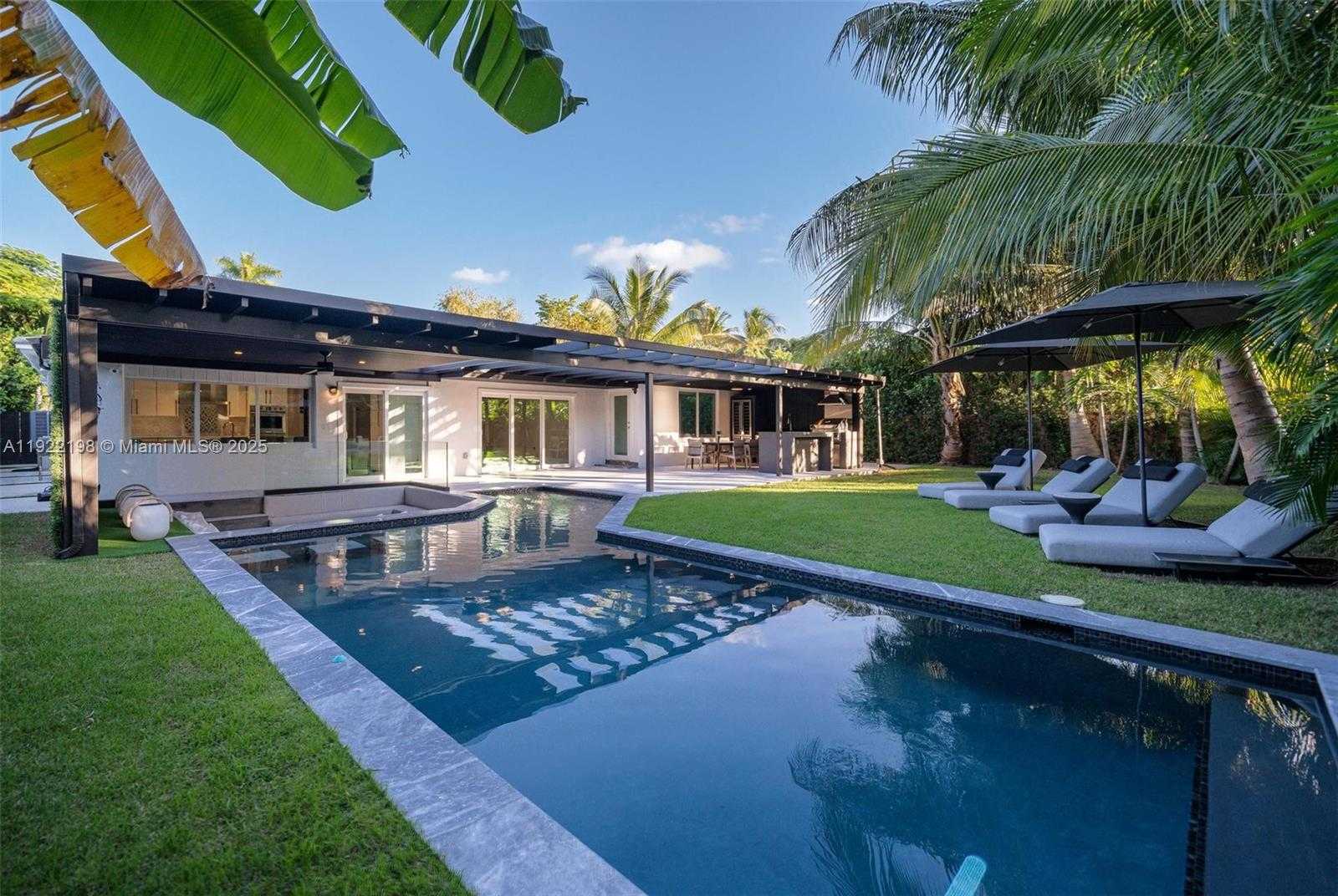 Small Image of 10618 NORTH EAST 11TH CT, Miami Shores Number 3