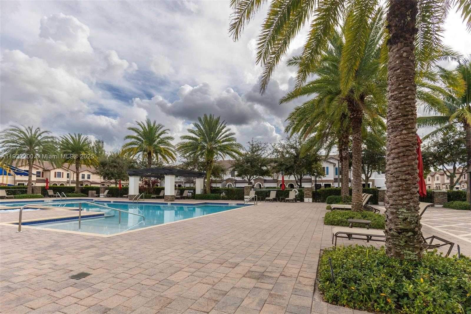 Small Image of 15070 SOUTH WEST 119TH LN, Miami Number 28