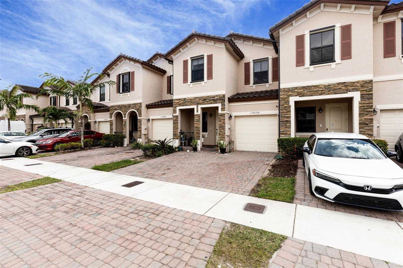 Small Image of 15070 SOUTH WEST 119TH LN, Miami Number 3