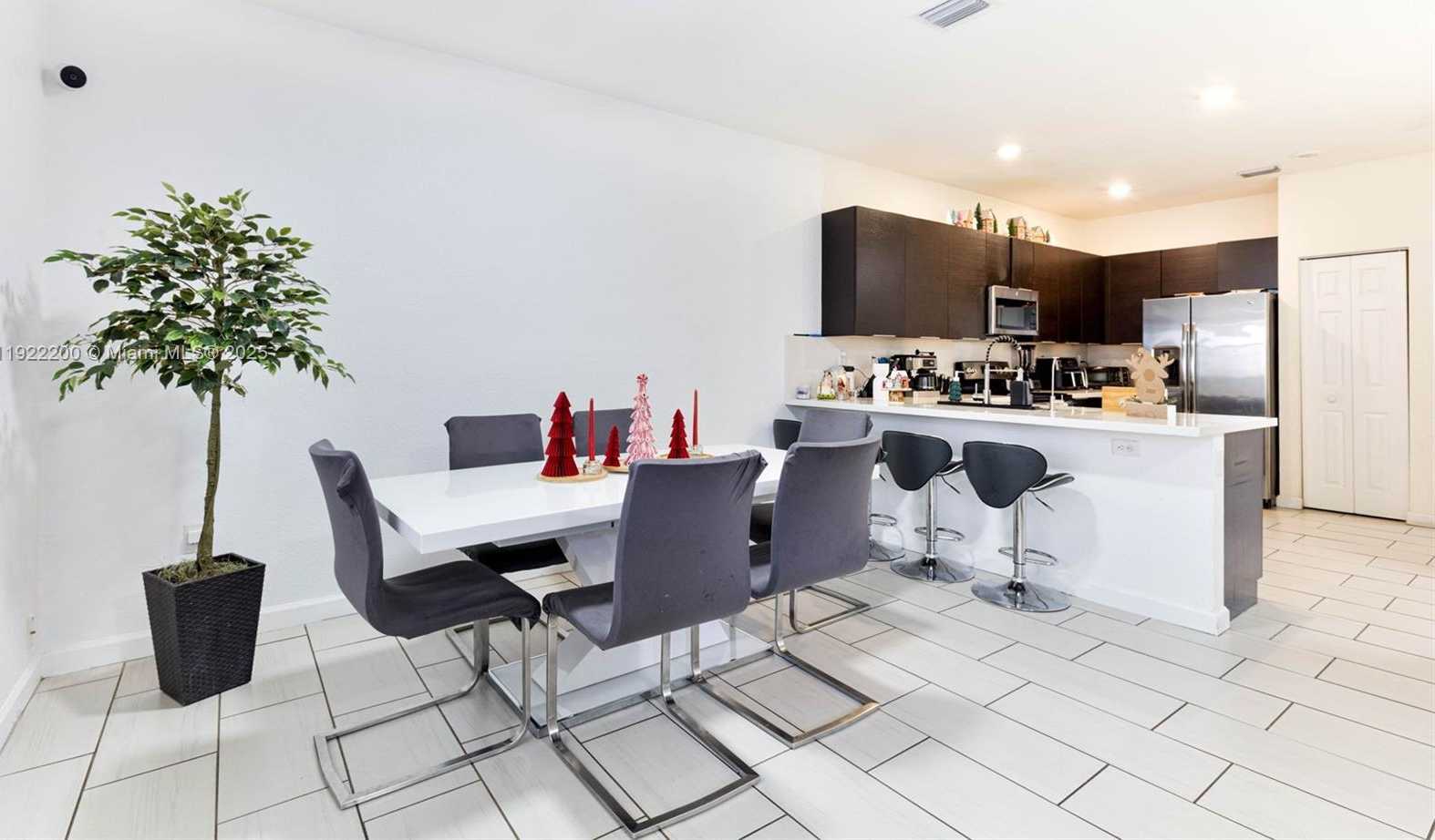 Small Image of 15070 SOUTH WEST 119TH LN, Miami Number 6