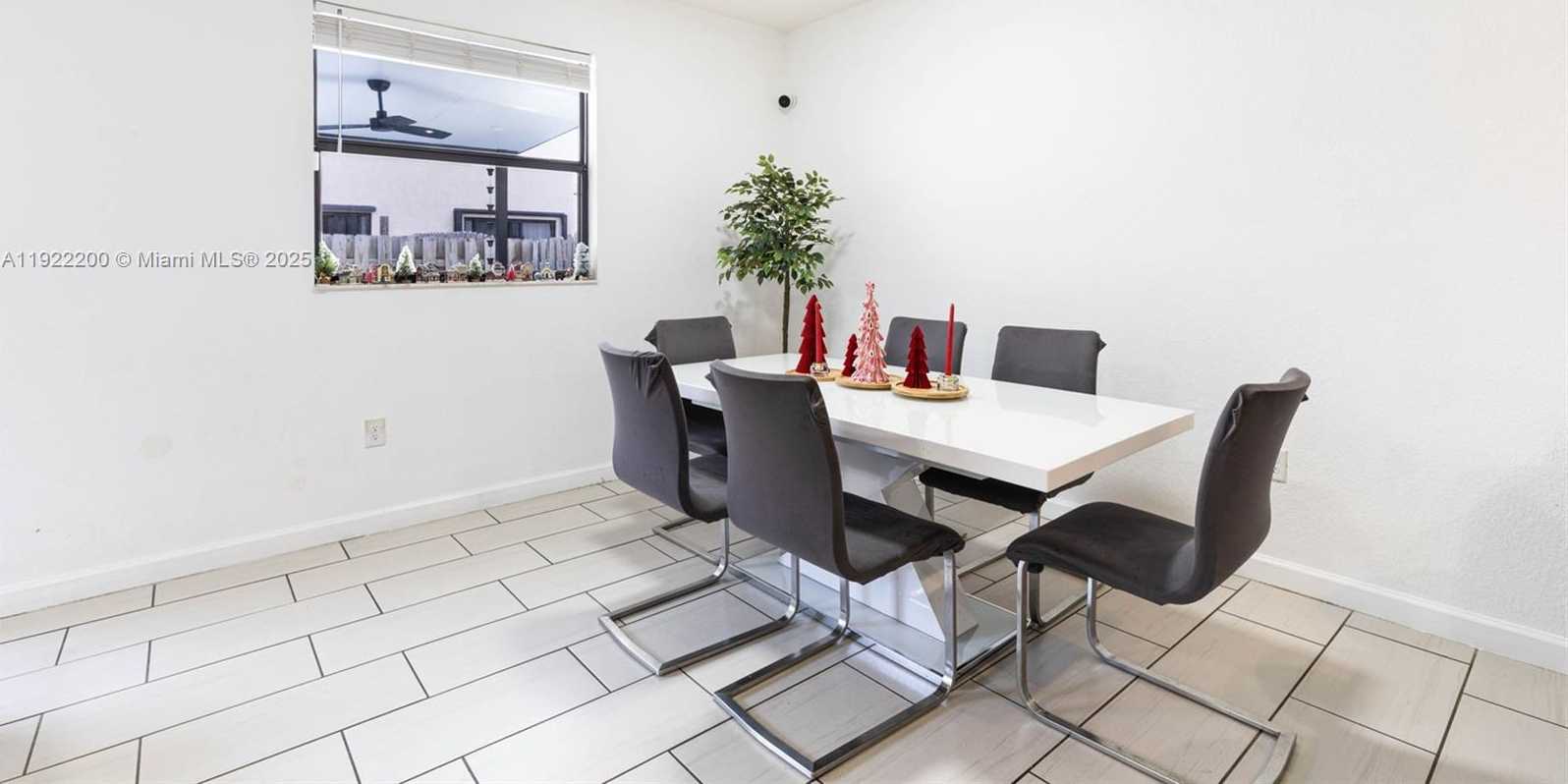 Small Image of 15070 SOUTH WEST 119TH LN, Miami Number 7