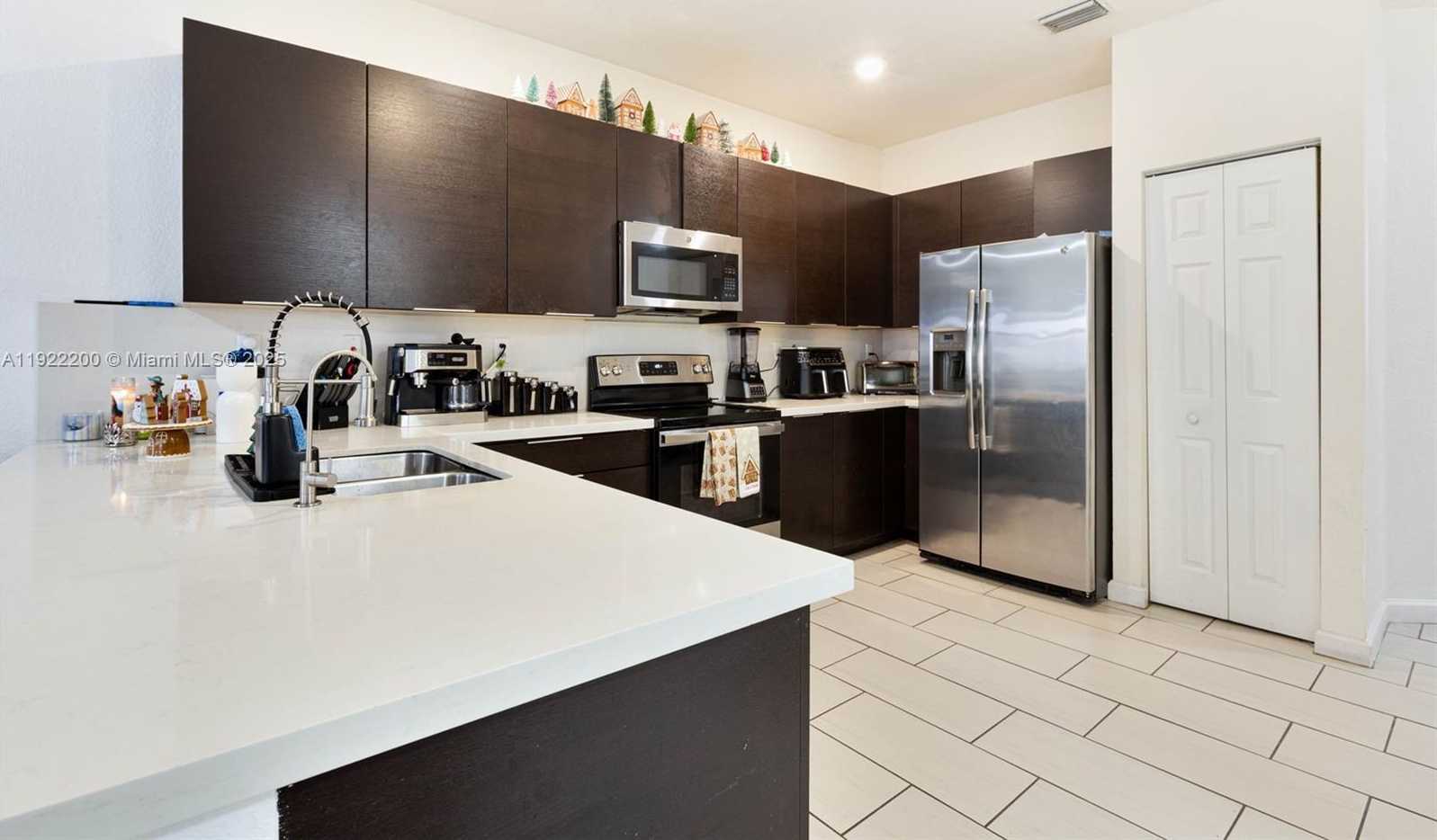 Small Image of 15070 SOUTH WEST 119TH LN, Miami Number 9