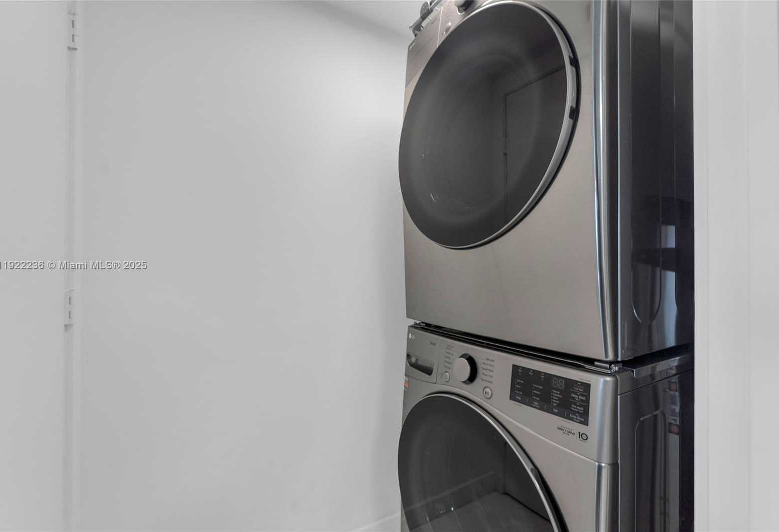 Small Image of 495 BRICKELL AVE #3511, Miami Number 15