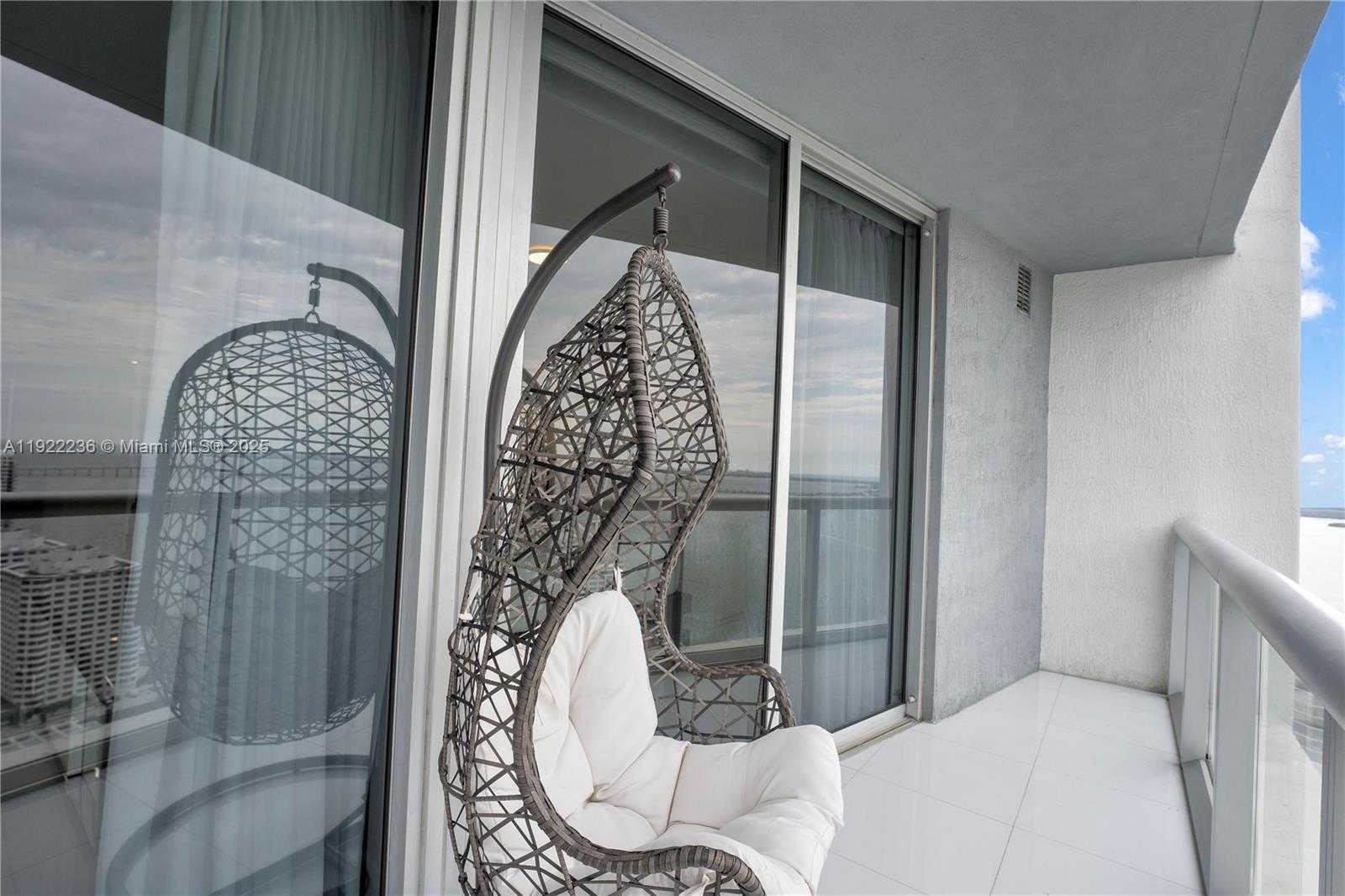Small Image of 495 BRICKELL AVE #3511, Miami Number 27