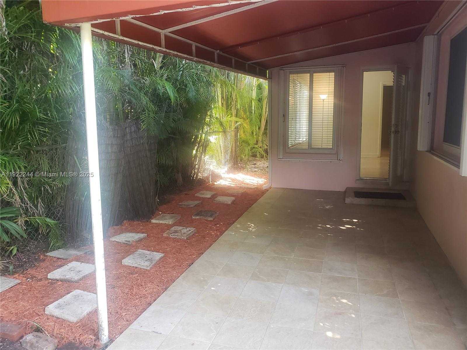 Small Image of 809 ALMERIA AVE, Coral Gables Number 10